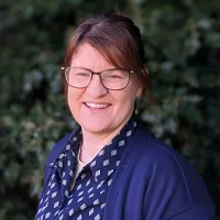 Linsey Newlove - Receptionist